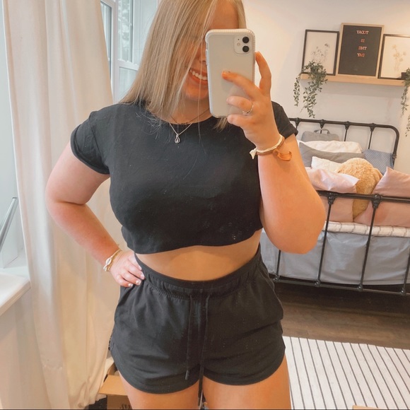 Nasty Gal Cropped Black Tee - Picture 1 of 4